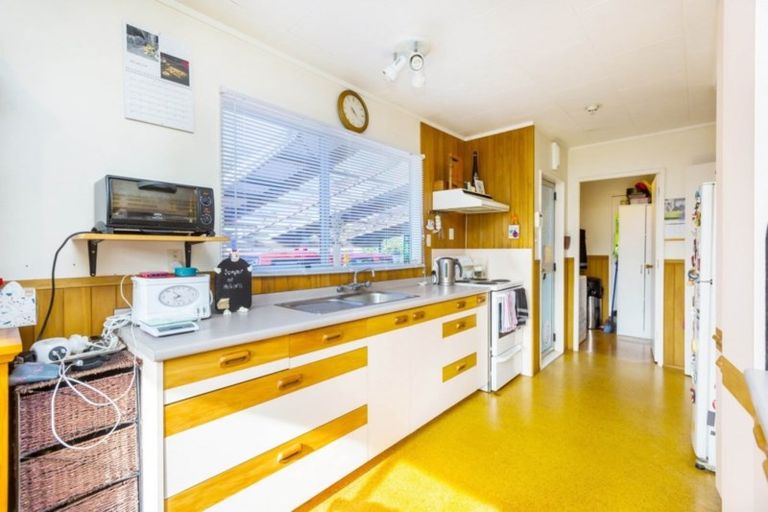 Photo of property in 11 Beryl Grove, Birchville, Upper Hutt, 5018