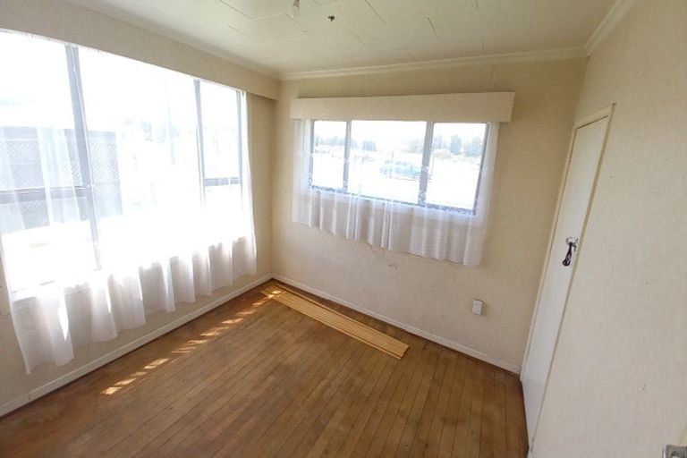 Photo of property in 1 Main Road, Tuatapere, 9620