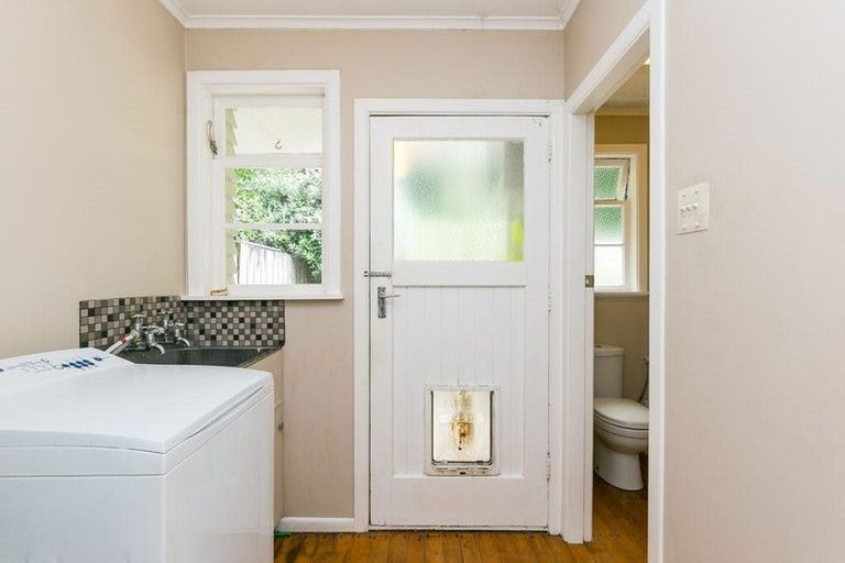 Photo of property in 165a Newlands Road, Newlands, Wellington, 6037