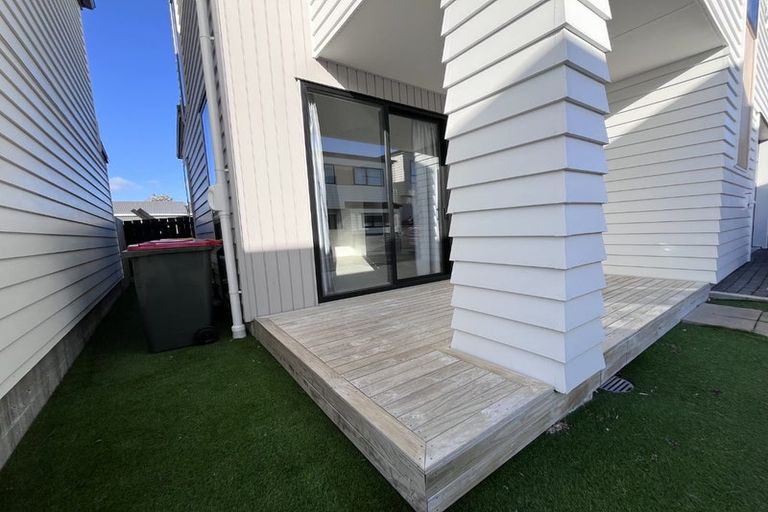Photo of property in 10/535 Swanson Road, Ranui, Auckland, 0612