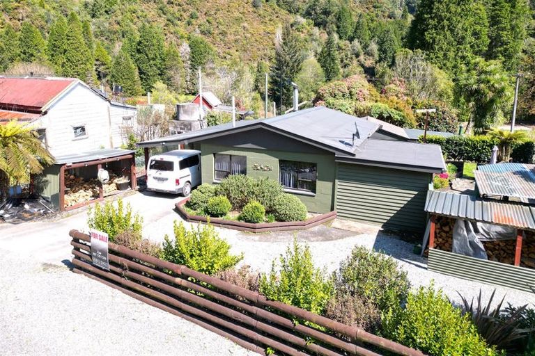 Photo of property in 20 Ramsay Street, Blacks Point, Reefton, 7830