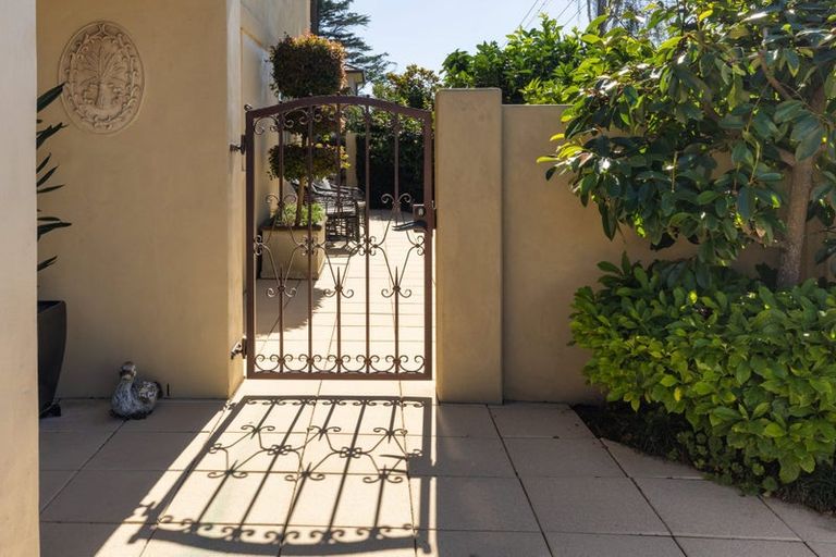 Photo of property in 19 Edgecumbe Road, Tauranga, 3110