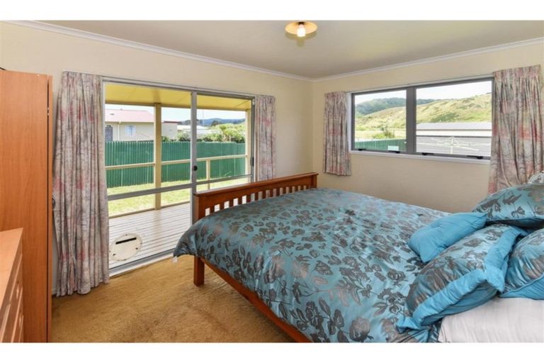 Photo of property in 30 Cordyline Road, Port Waikato, Tuakau, 2695