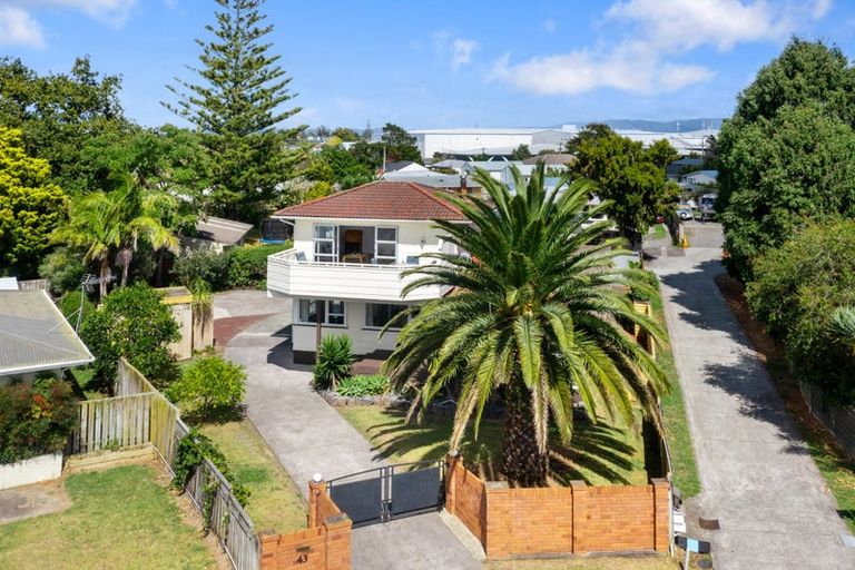 Photo of property in 43 Rewarewa Road, Te Atatu Peninsula, Auckland, 0610