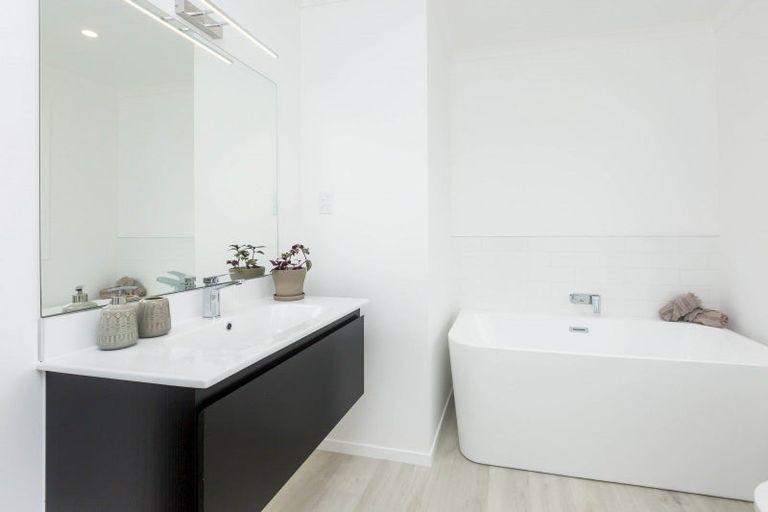 Photo of property in 2 Fitch Lane, Wallaceville, Upper Hutt, 5018