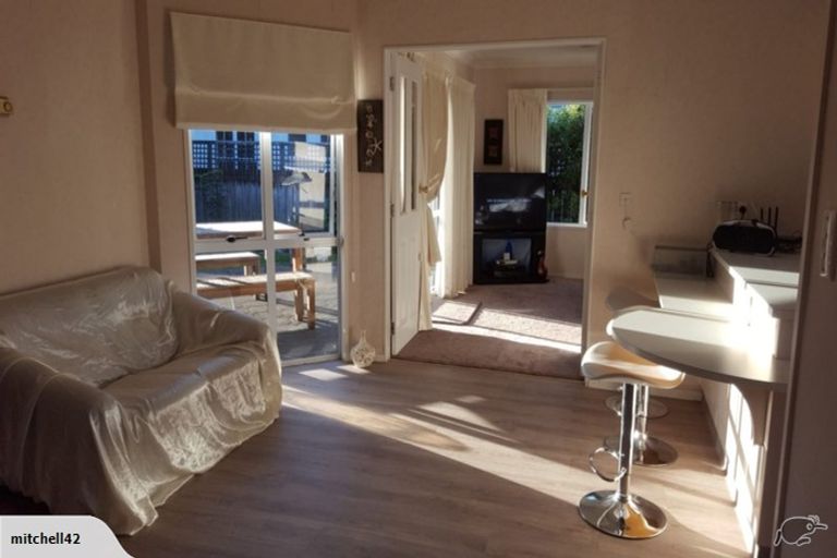 Photo of property in 12 Clare Street, Cambridge, 3434