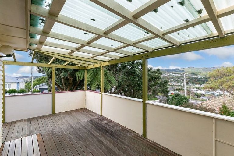 Photo of property in 33 Hampton Hill Road, Tawa, Wellington, 5028
