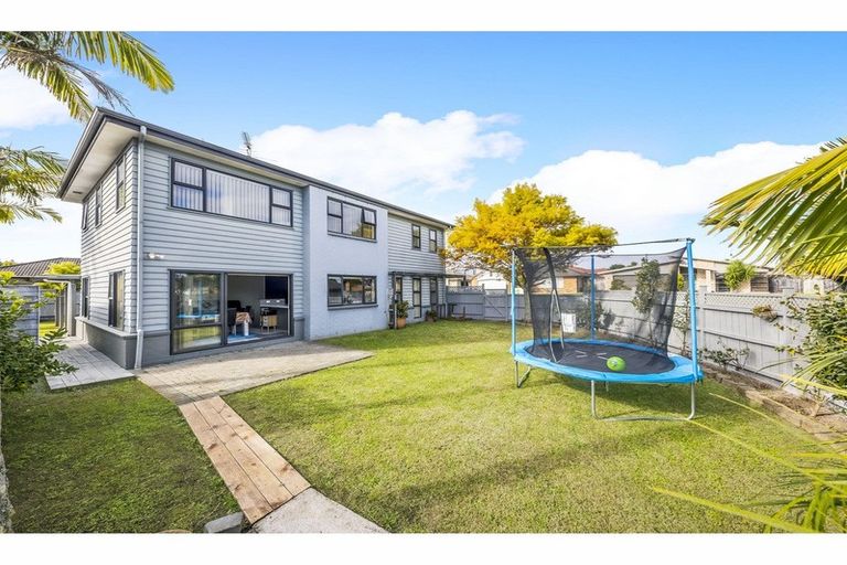 Photo of property in 8 Bellshill Close, Wattle Downs, Auckland, 2103
