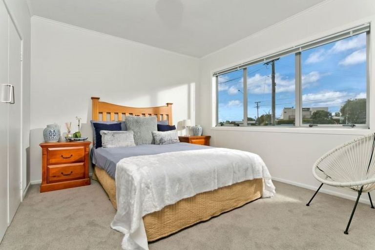 Photo of property in 658 East Coast Road, Pinehill, Auckland, 0630