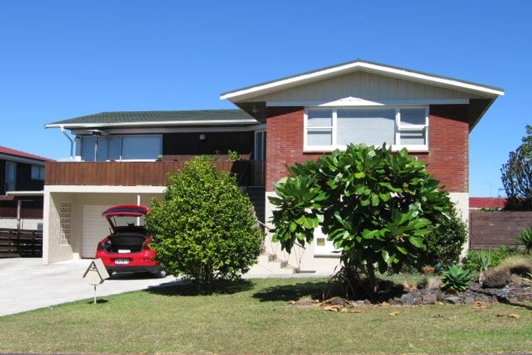 Photo of property in 15 Taitua Drive, Te Atatu South, Auckland, 0610