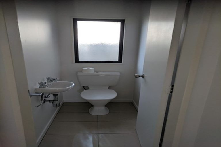 Photo of property in 1b Pollen Street, Johnsonville, Wellington, 6037