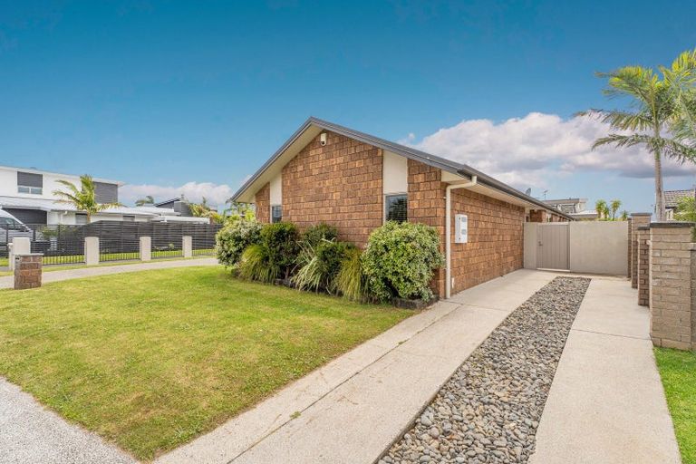 Photo of property in 20 Waitotara Way, Whitianga, 3510