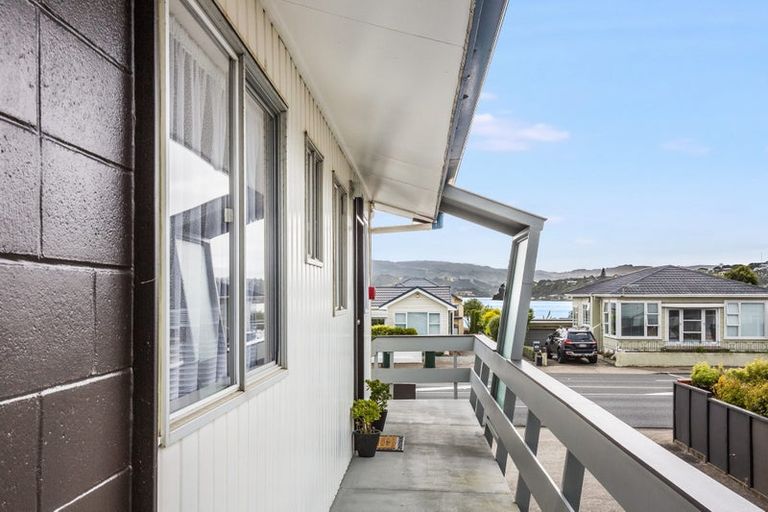Photo of property in 6/35 Mana Esplanade, Paremata, Porirua, 5026