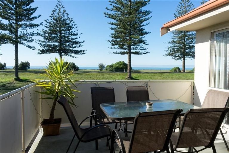 Photo of property in 100 Te Awa Avenue, Te Awa, Napier, 4110