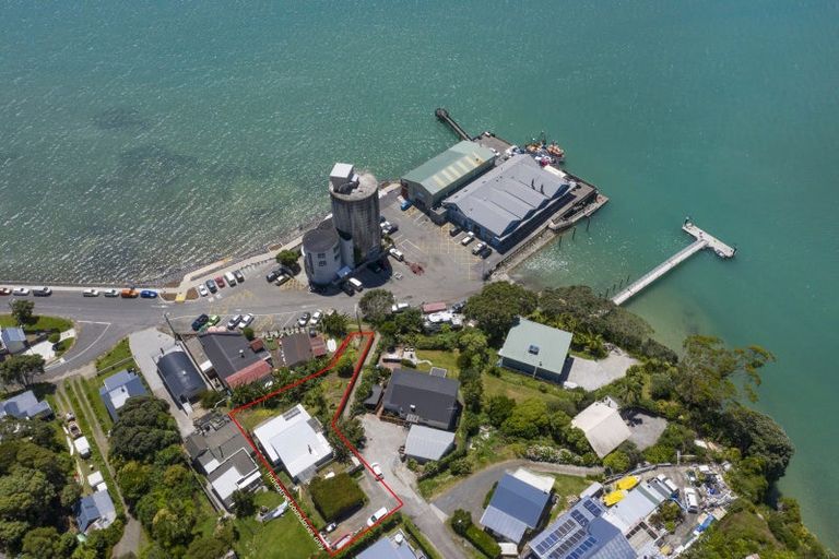 Photo of property in 77 Wallis Street, Raglan, 3225
