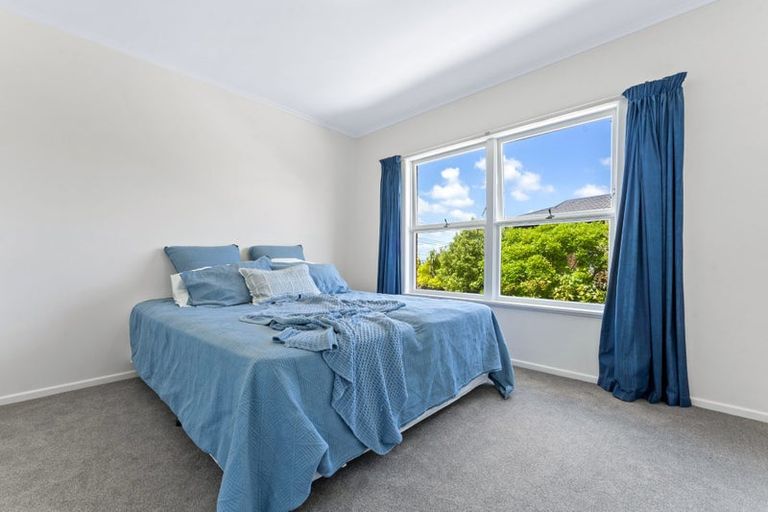 Photo of property in 2/174 East Coast Road, Forrest Hill, Auckland, 0620