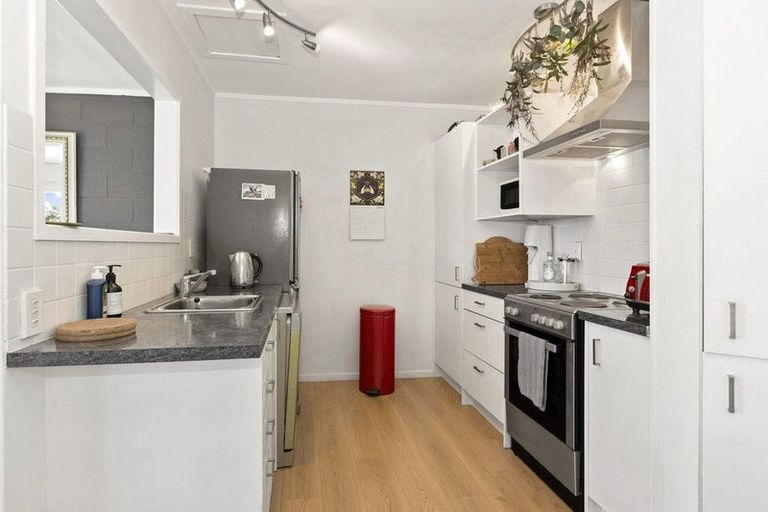 Photo of property in 2/238 The Esplanade, Island Bay, Wellington, 6023