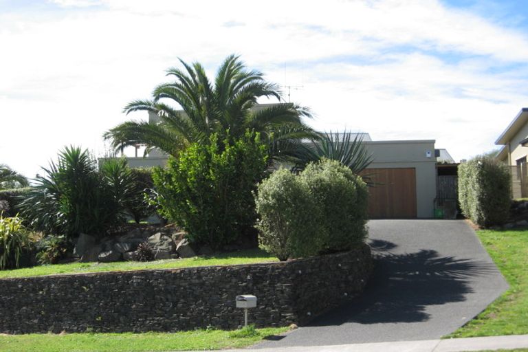 Photo of property in 1 Lysaght Place, Welcome Bay, Tauranga, 3112