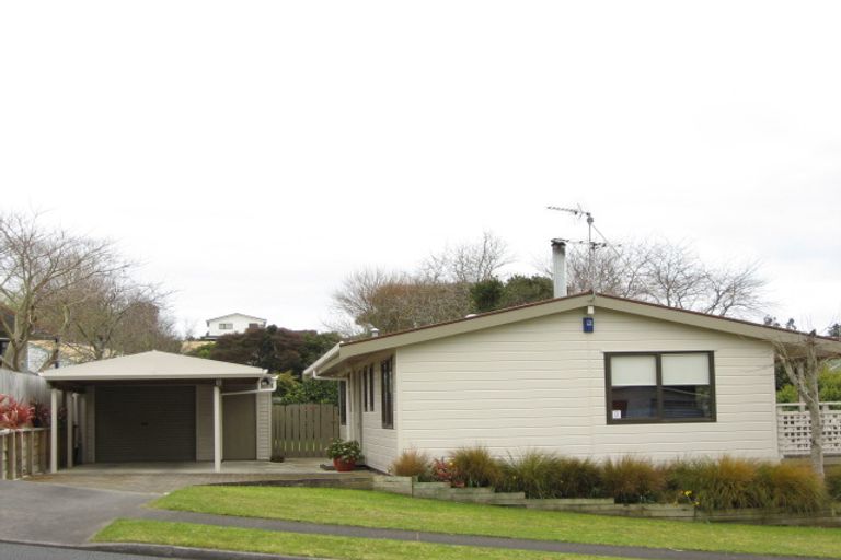 Photo of property in 41 Riversdale Drive, Merrilands, New Plymouth, 4312