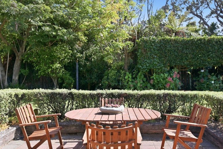 Photo of property in 5 Kawaroa Close, New Plymouth, 4310