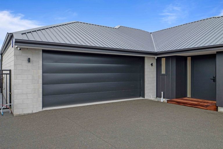 Photo of property in 5 Ferbane Way, Halswell, Christchurch, 8025