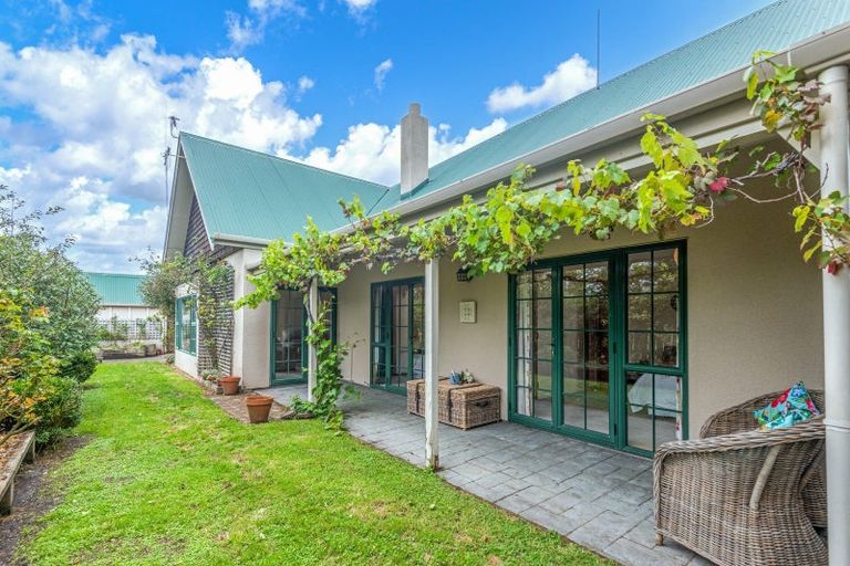 Photo of property in 6 Wanganui Road, Marton, 4710