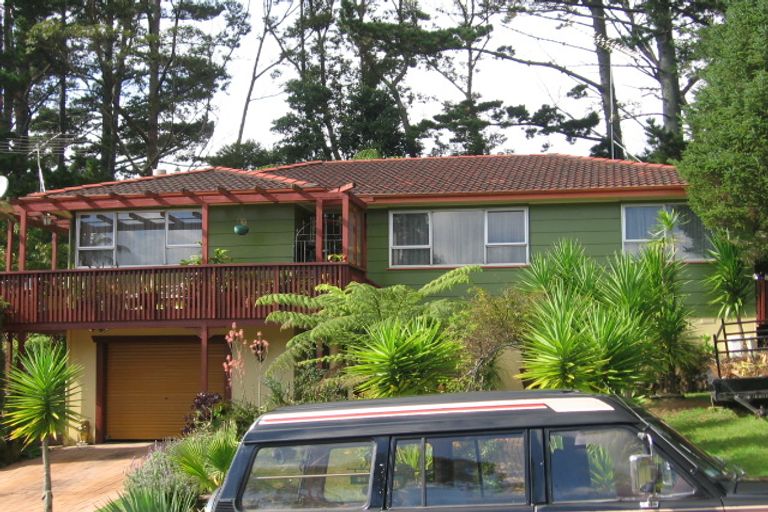 Photo of property in 26 Staincross Street, Green Bay, Auckland, 0604