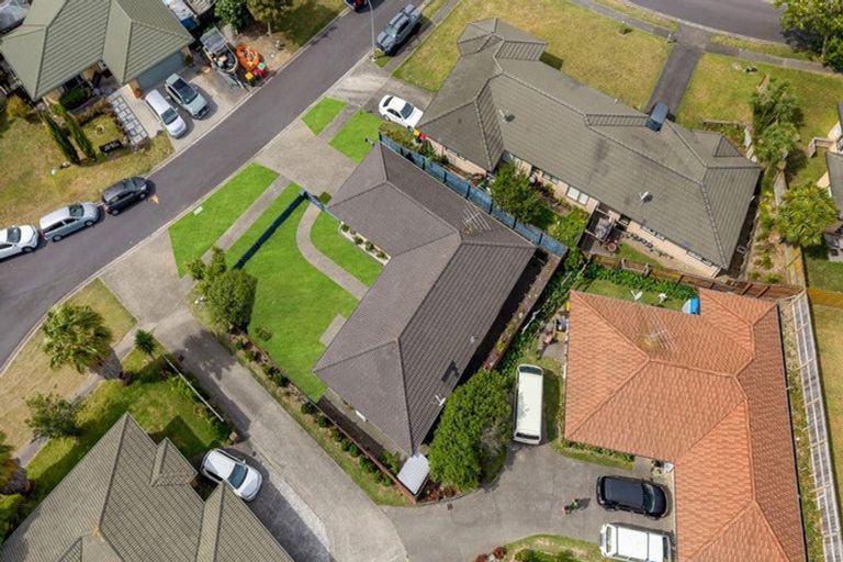 Photo of property in 4 Bokeen Lane, Flat Bush, Auckland, 2019