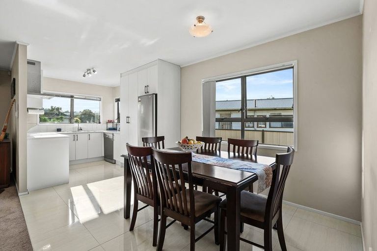 Photo of property in 97 Hyperion Drive, Randwick Park, Auckland, 2105