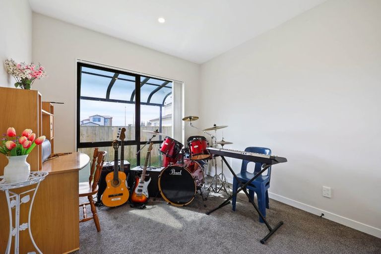 Photo of property in 12 Korowhiti Road, Clarks Beach, 2122