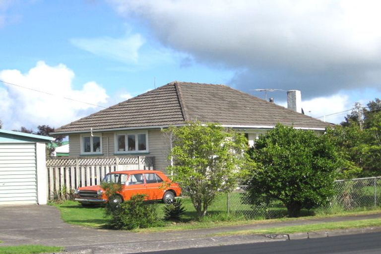 Photo of property in 2/692 Te Atatu Road, Te Atatu Peninsula, Auckland, 0610