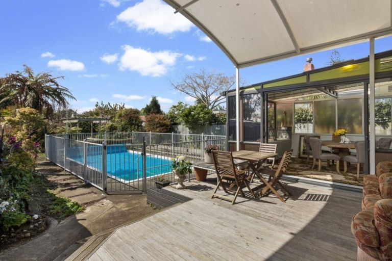Photo of property in 51 Coronation Road, Mangere Bridge, Auckland, 2022