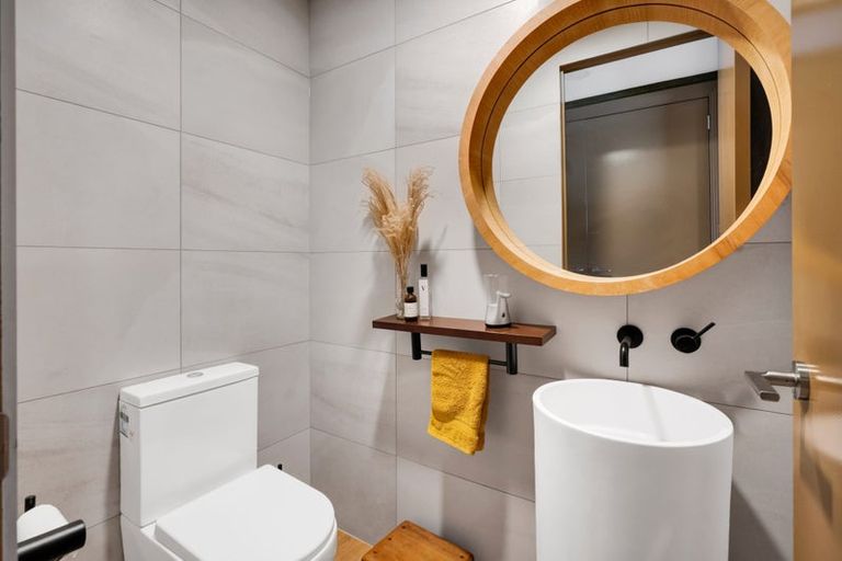 Photo of property in 12a Baring Terrace, Strandon, New Plymouth, 4312