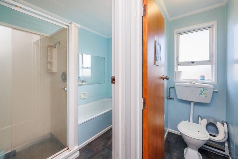 Photo of property in 4 Acacia Street, Kelvin Grove, Palmerston North, 4414