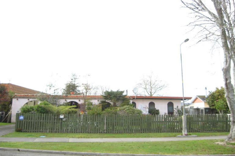 Photo of property in 1 Titoki Place, Edgecumbe, 3120