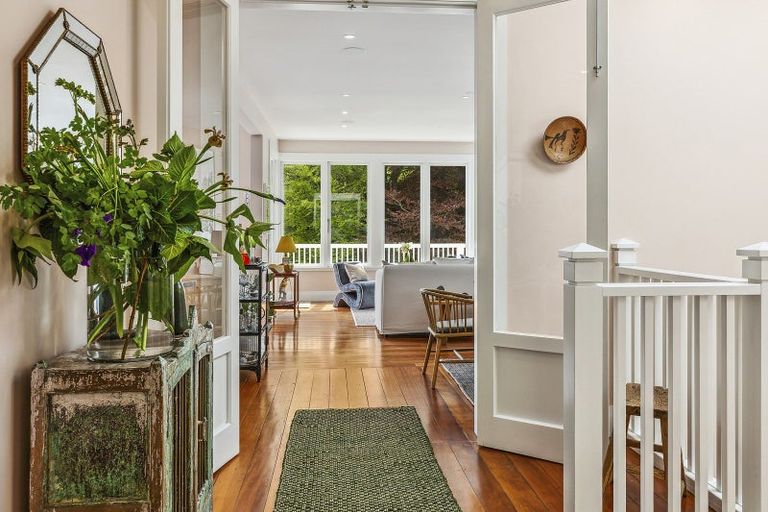 Photo of property in 19 Lower North Terrace, Kelburn, Wellington, 6012