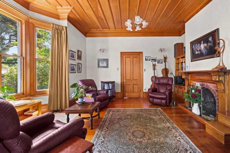 Photo of property in 43 Napier Terrace, Hospital Hill, Napier, 4110