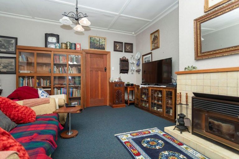Photo of property in 21 Chamberlain Street, Dannevirke, 4930