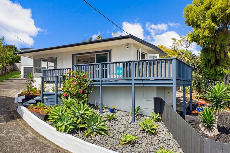 Photo of property in 52 Bay Street, Red Beach, 0932