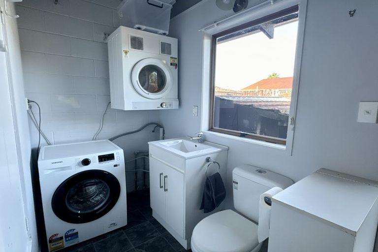 Photo of property in 4/135 Parrs Cross Road, Glen Eden, Auckland, 0612