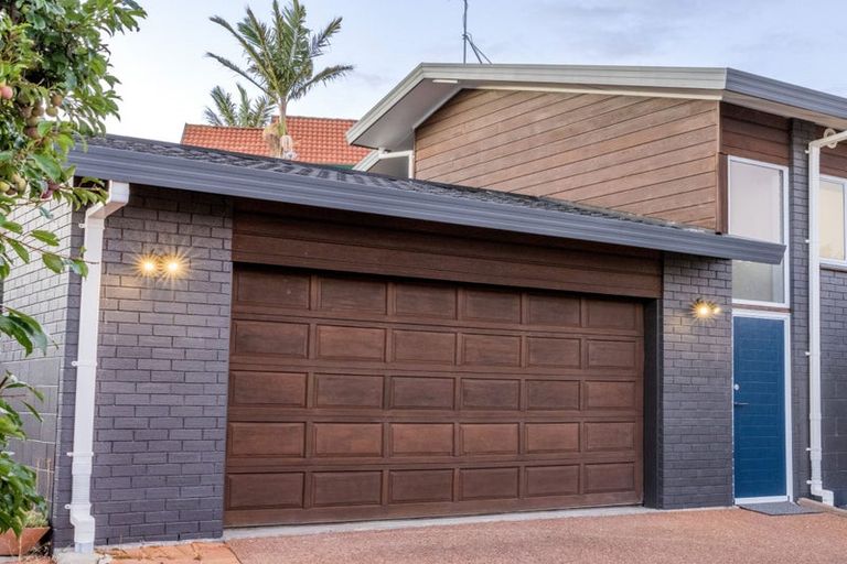 Photo of property in 19 Westpark Drive, West Harbour, Auckland, 0618