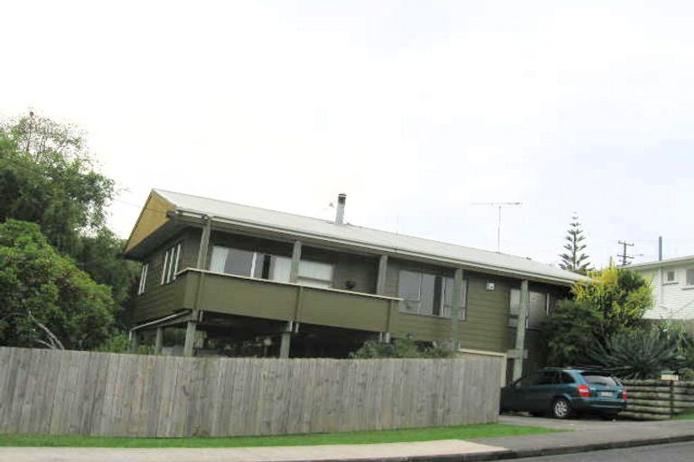 Photo of property in 1c Nandana Drive, Glen Eden, Auckland, 0602