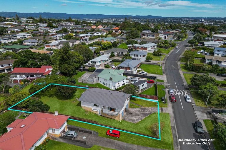 Photo of property in 17 Divich Avenue, Te Atatu South, Auckland, 0610