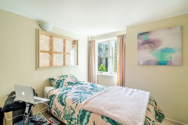 Photo of property in 2/51 Ocean View Road, Hillcrest, Auckland, 0627