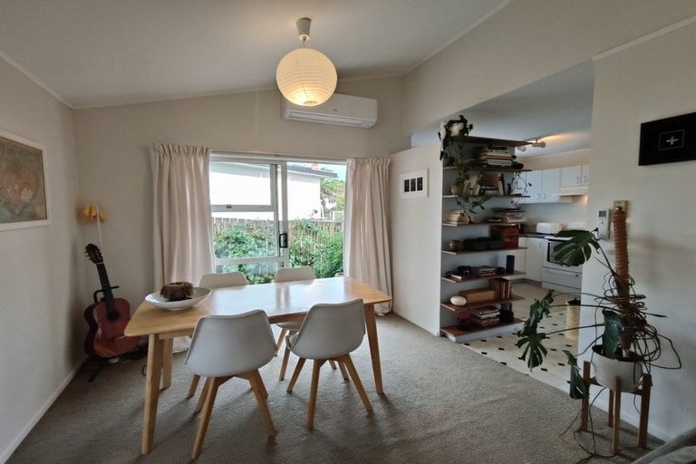 Photo of property in 2/28 Caribbean Drive, Unsworth Heights, Auckland, 0632