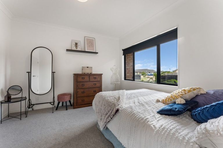 Photo of property in 5 Crabapple Close, Milson, Palmerston North, 4414