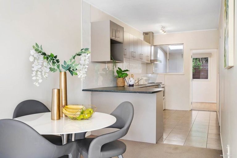 Photo of property in 2/21 Aliford Avenue, One Tree Hill, Auckland, 1061