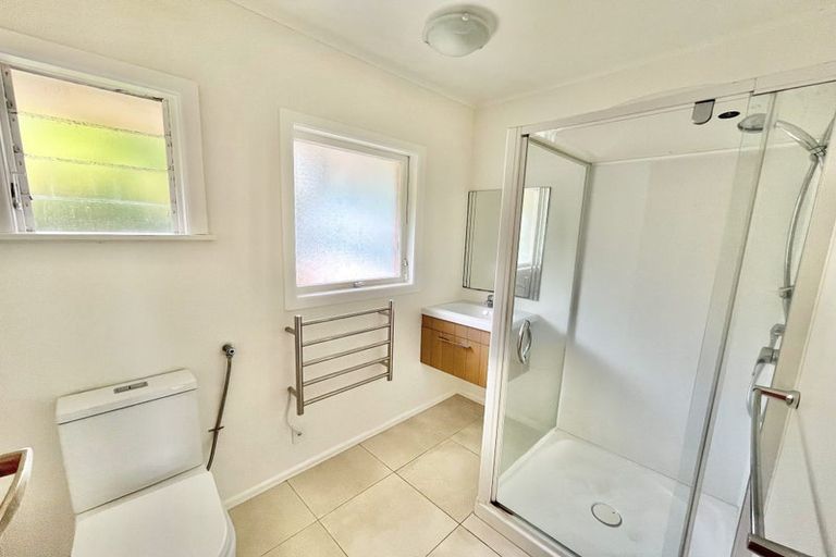 Photo of property in 2/9 Moana Avenue, Belmont, Auckland, 0622