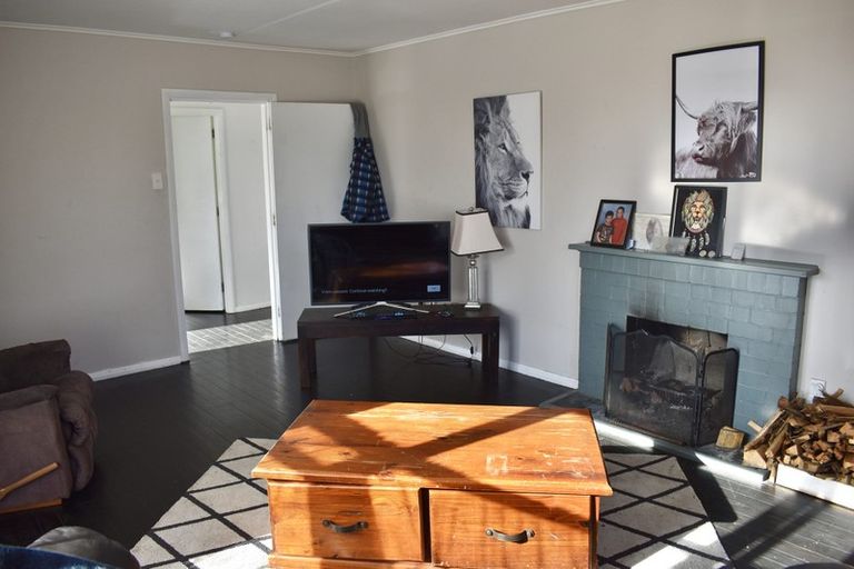 Photo of property in 10 Temuera Street, Otaki, 5512