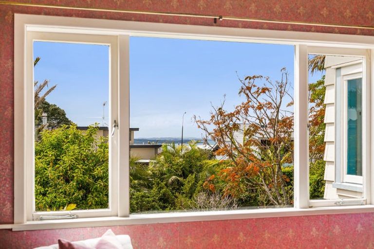 Photo of property in 22 Merani Street, Narrow Neck, Auckland, 0622